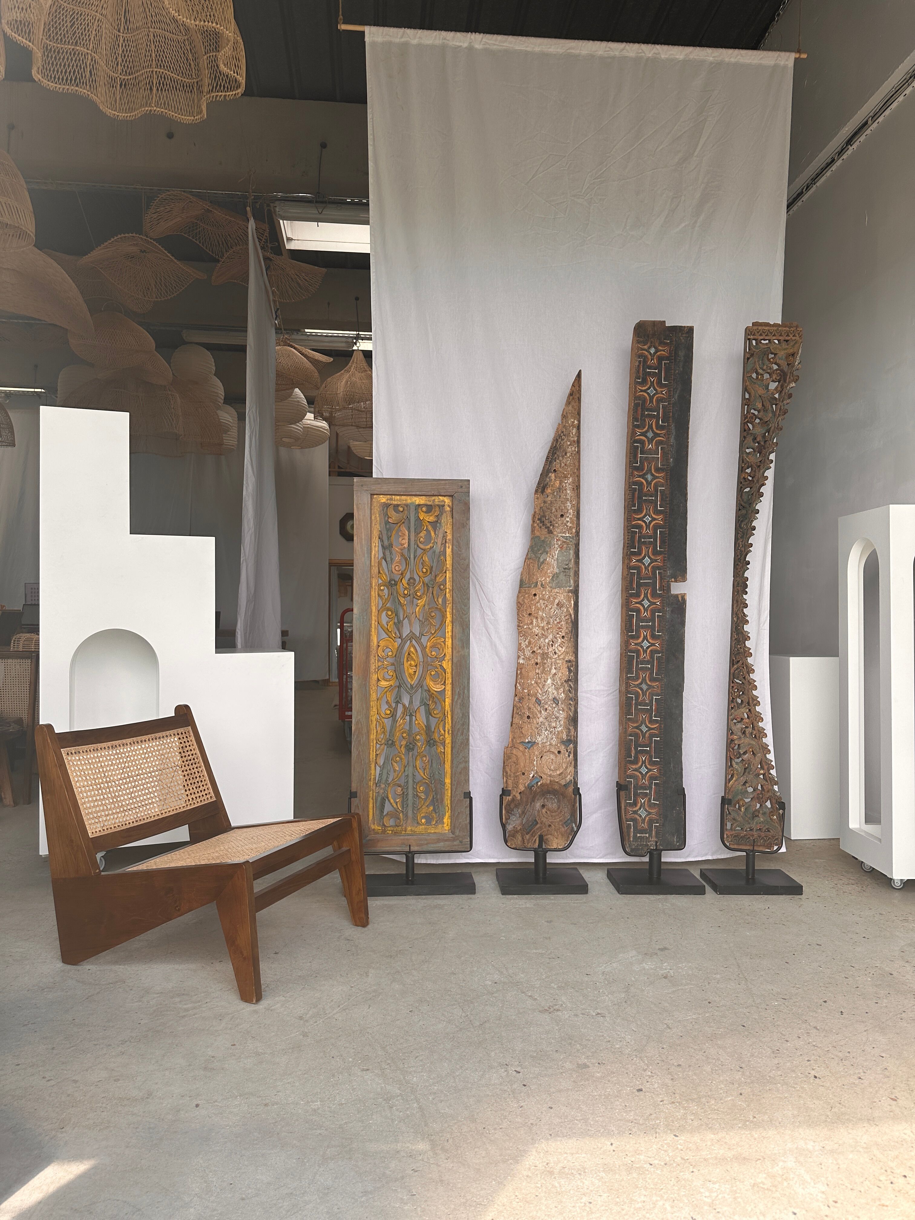 Rectangular Indonesian construction element with blue and yellow plant in carved wood