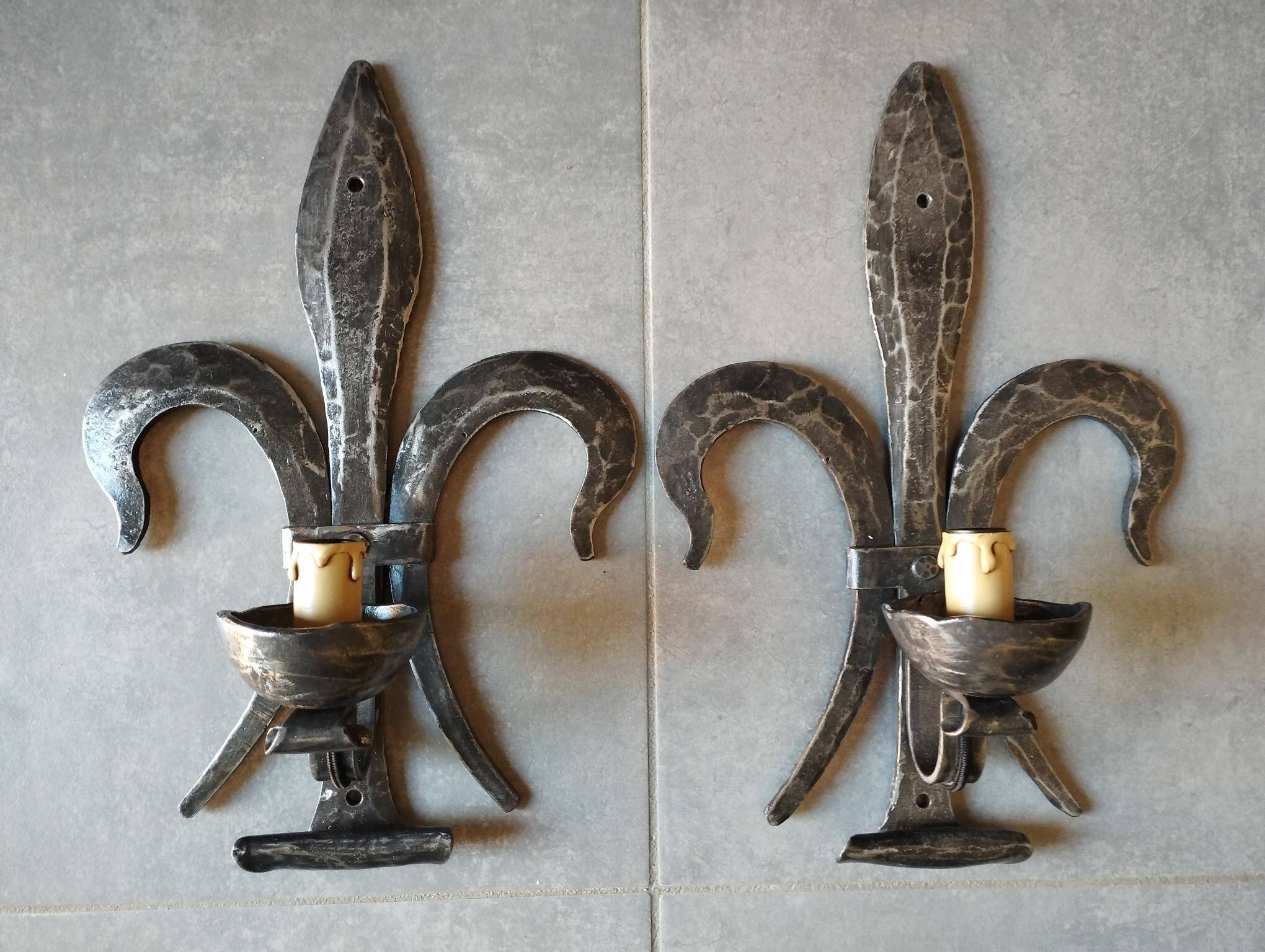Brutalist iron wall light "fleur de lys"