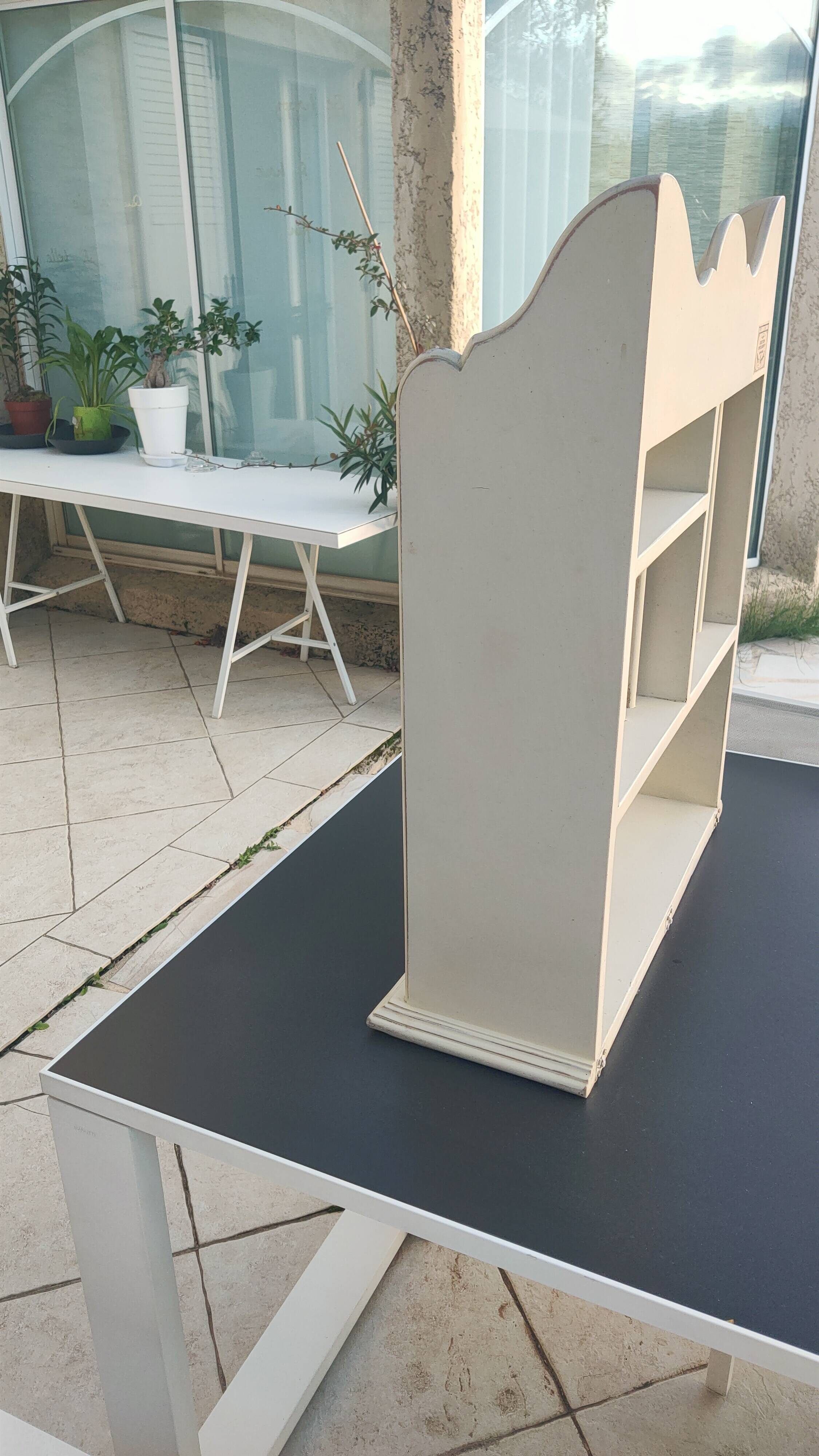 Wall-mounted dresser