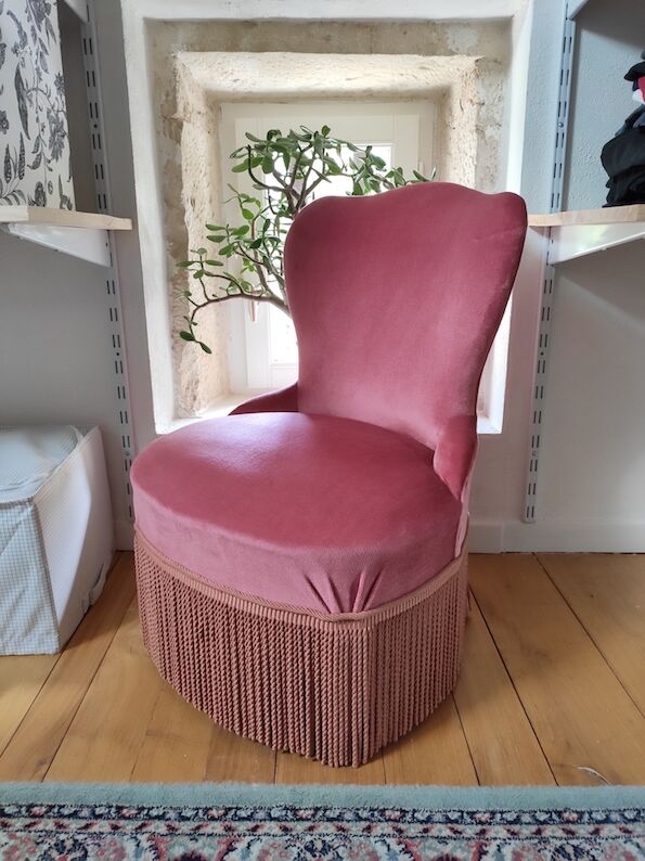 Toad chair / pink velvet heater