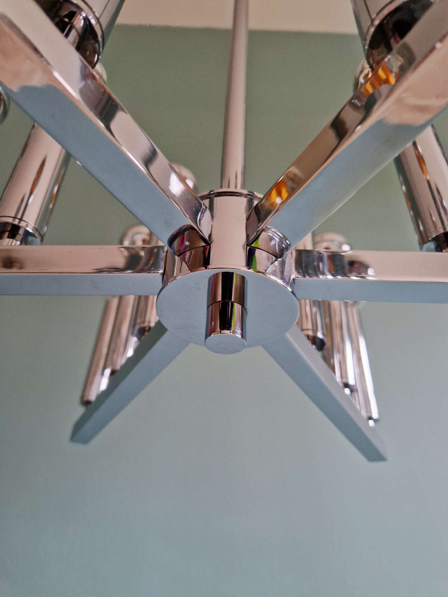 Chrome metal Space Age chandelier, 18 light points, 1970.