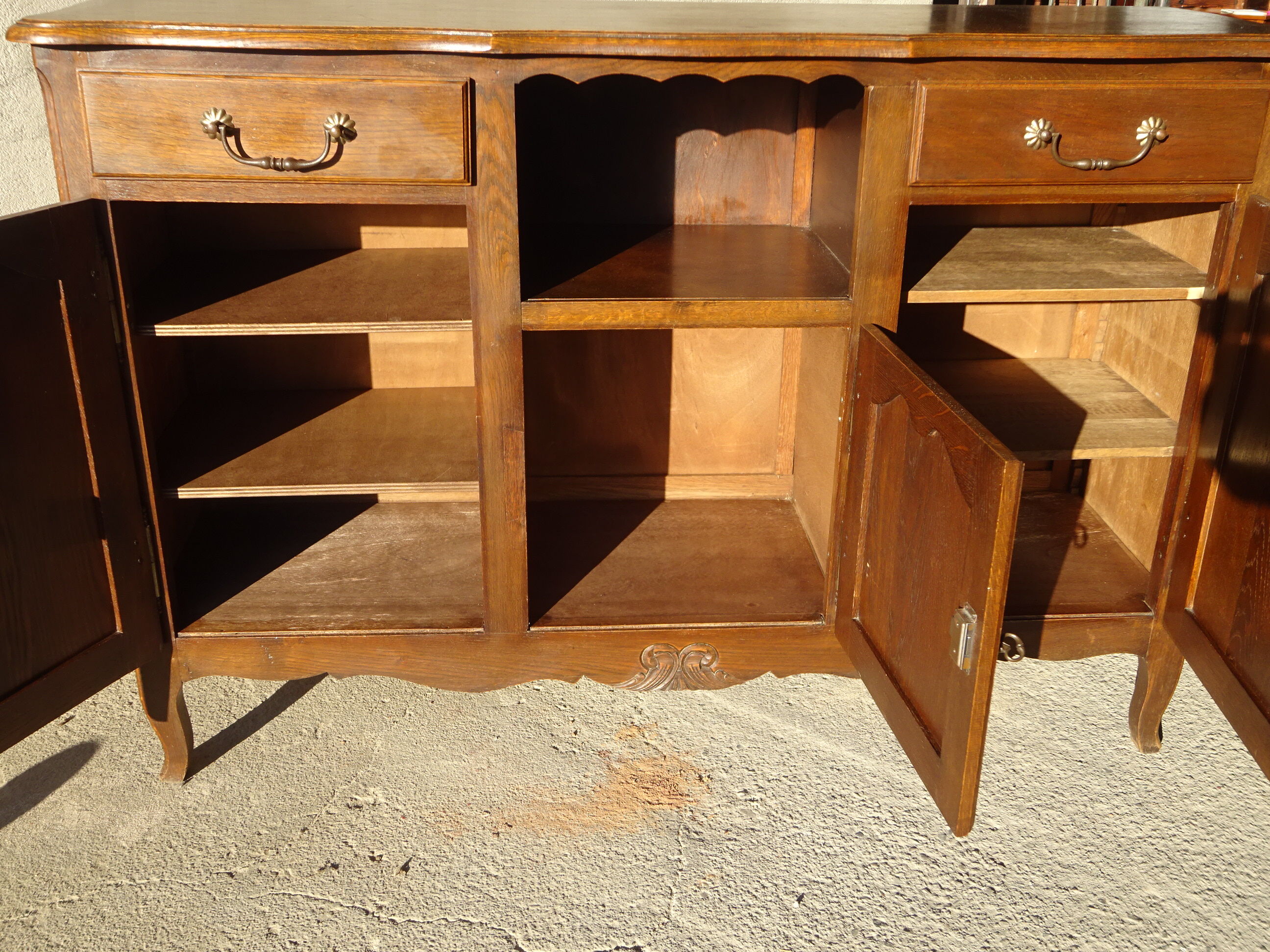Provençal style oak enfilade