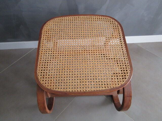 Old inclined footrest in bentwood, wood and canning