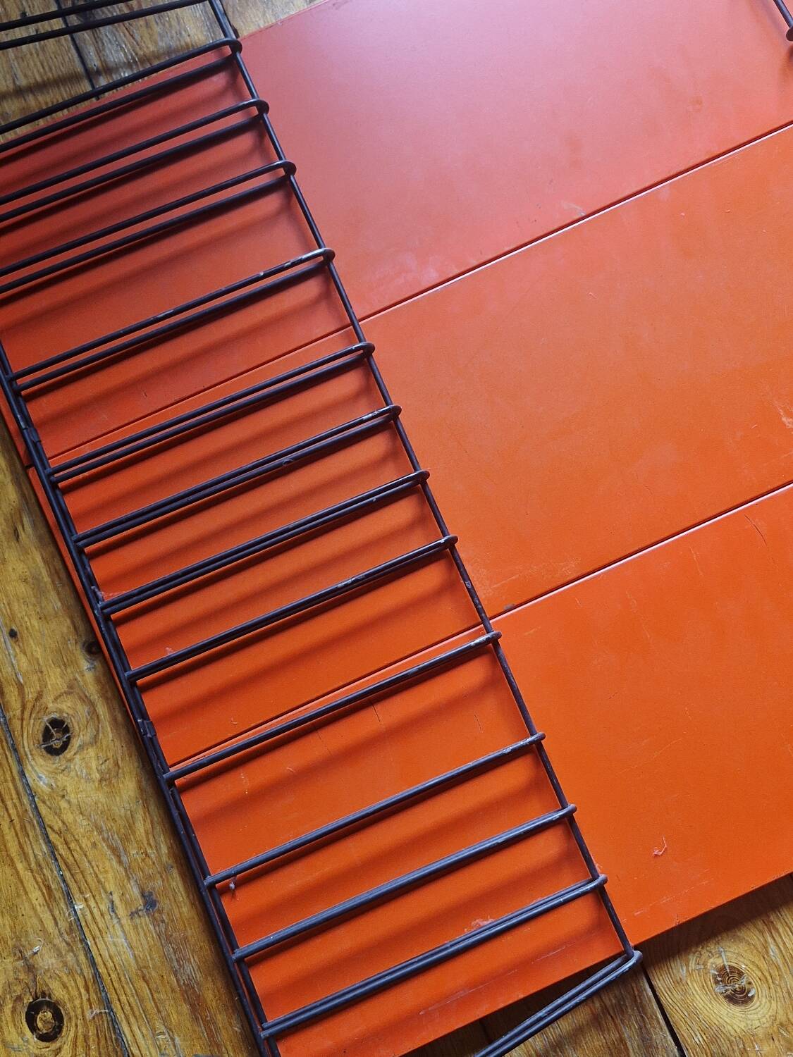Vintage etagere taken orange shelves