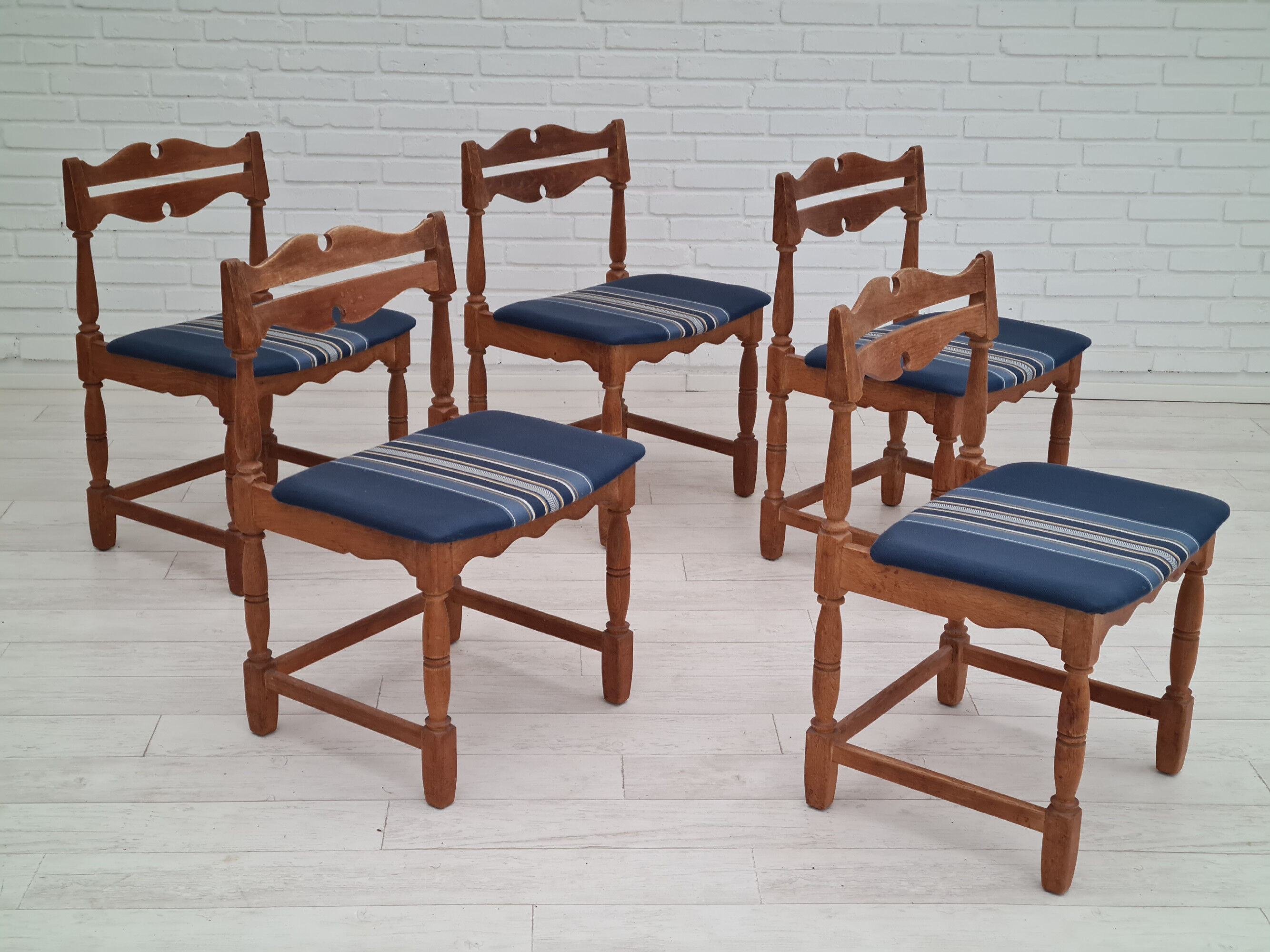 5 chairs in oak wood 1960