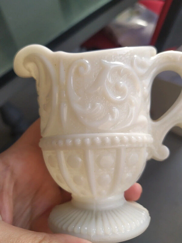 Pichet en opaline de foire