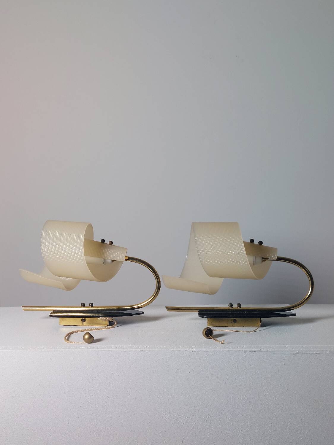 Pair of vintage wall lamps from the 1950s in brass.