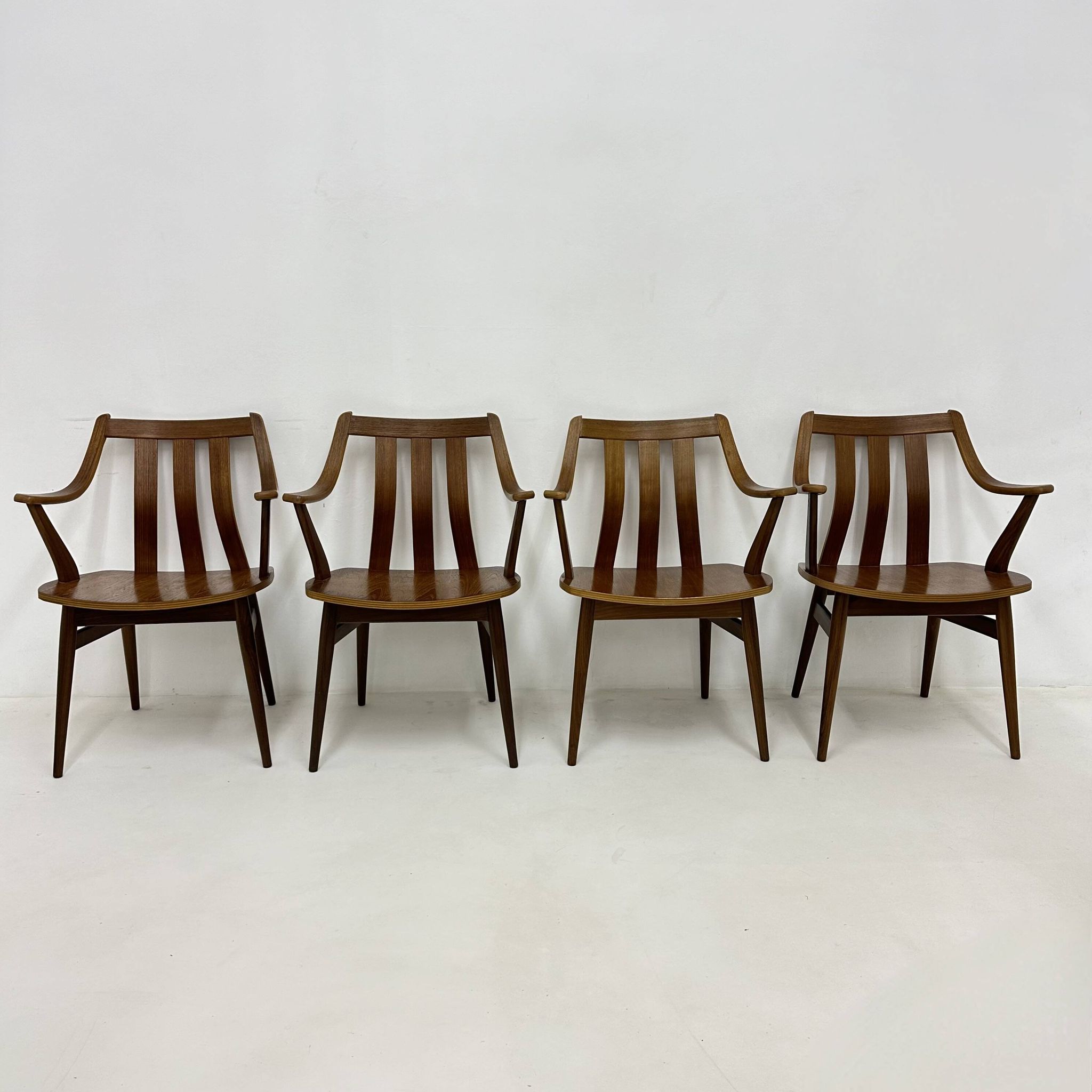 Lot de 4 chaises de salle à manger en contreplaqué, années 1960
