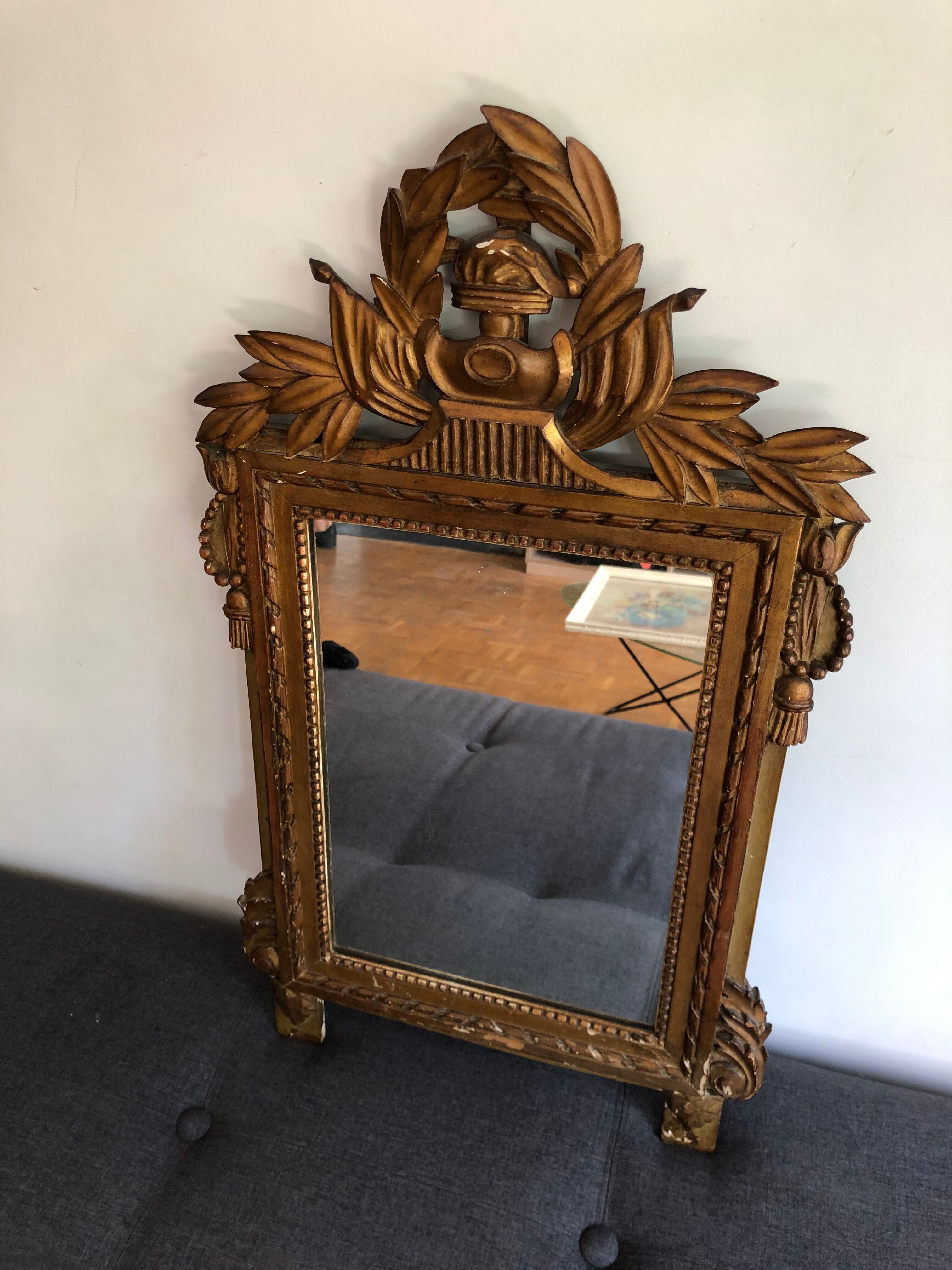 Gilded wooden pediment mirror
