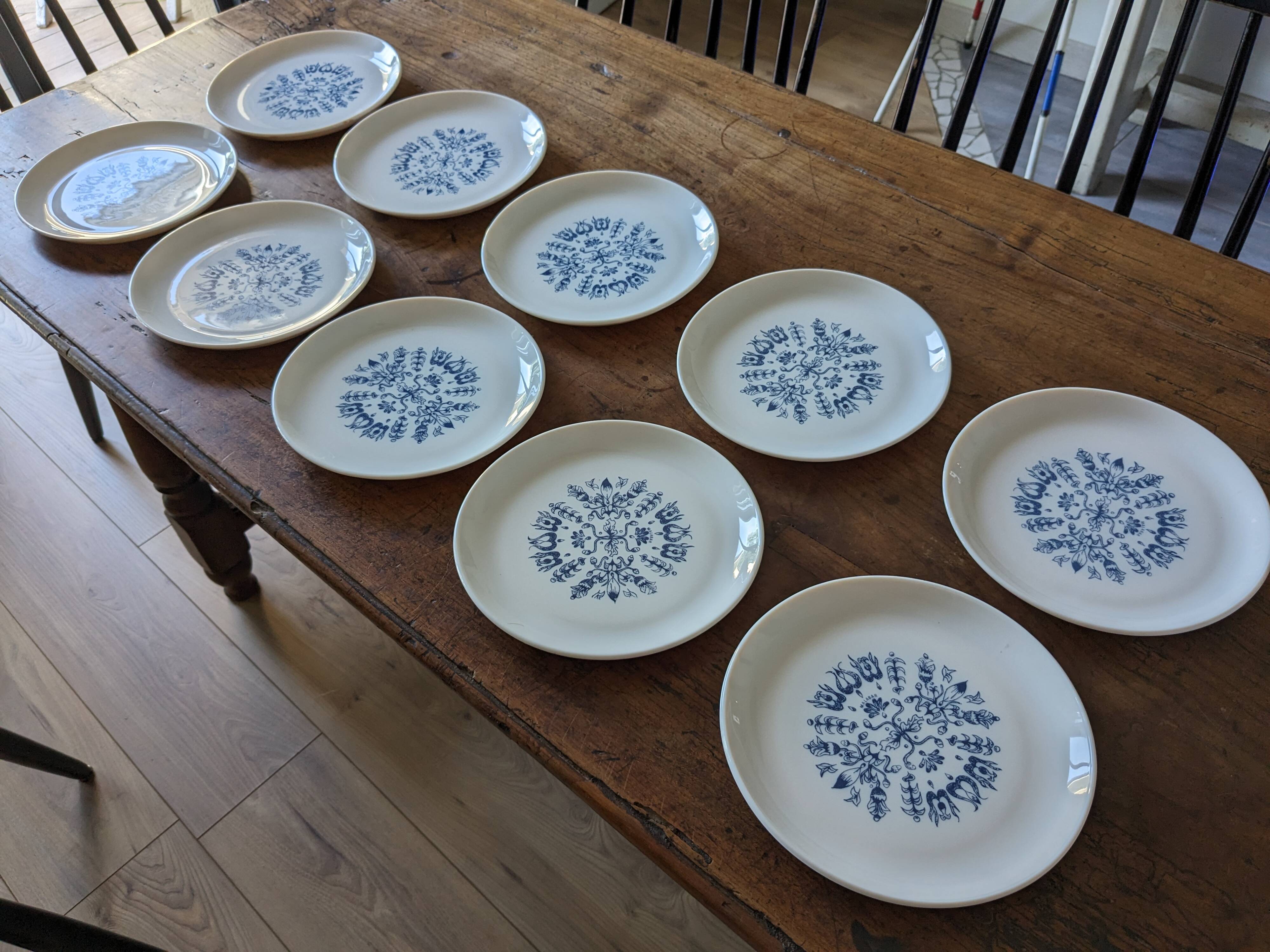Service de 10 assiettes à dessert vintages par Sovirel