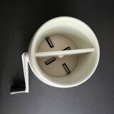 Apparatus for making crushed ice