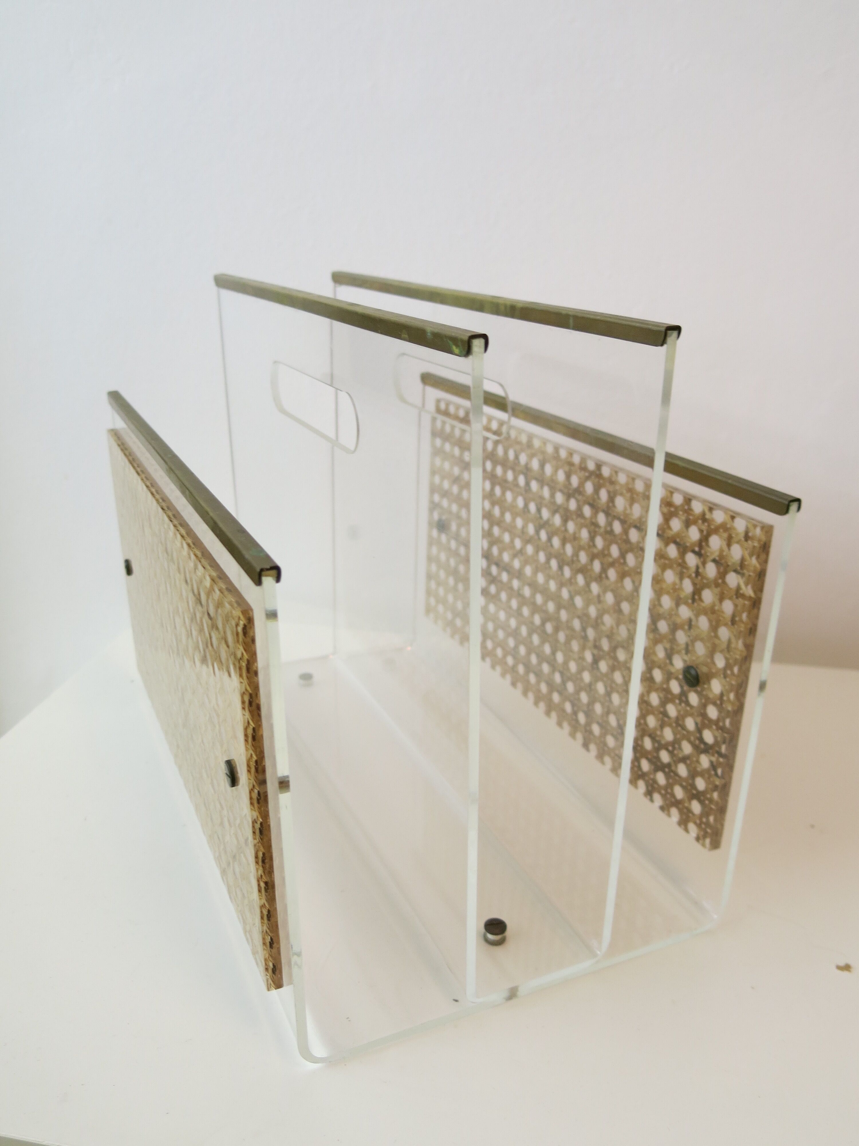 Magazine holder in plexi and cannage
