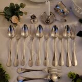 12 couverts de table en métal argenté modèle Baguette