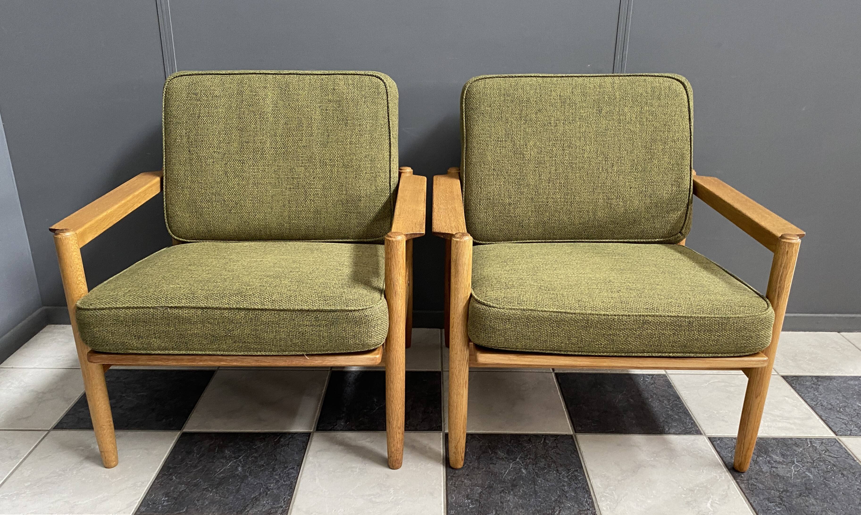 set of arm chairs in green fabric and wood 1960s
