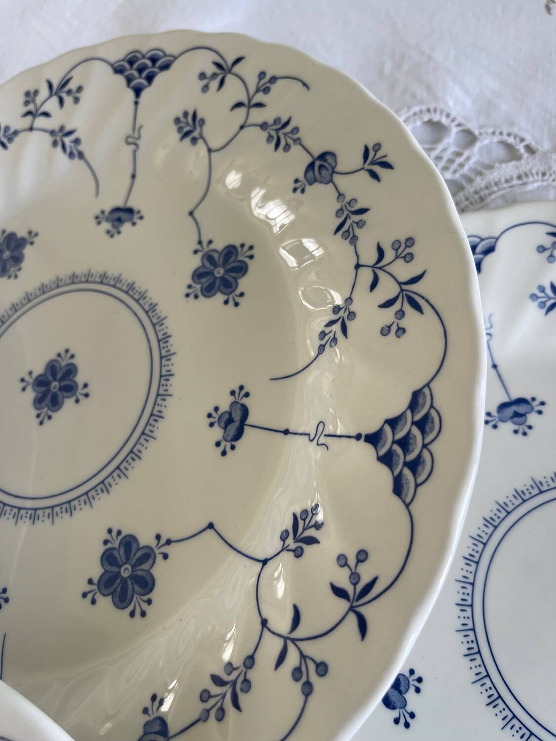 8 English dinner plates