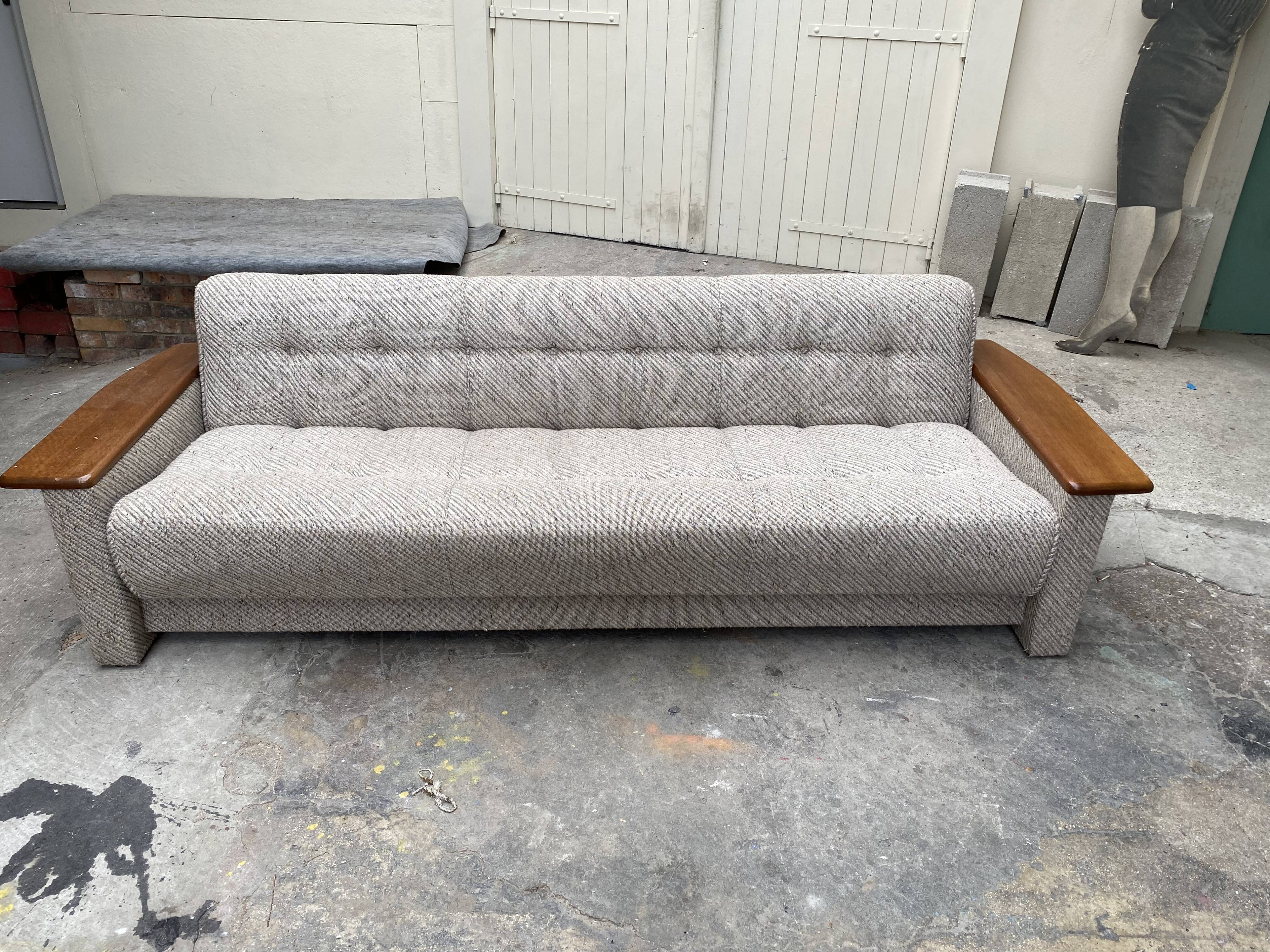 Scandinavian daybed sofa