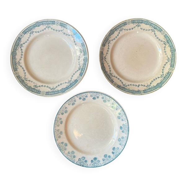 3 assiettes plates en terre de fer bordure fleurie en vert