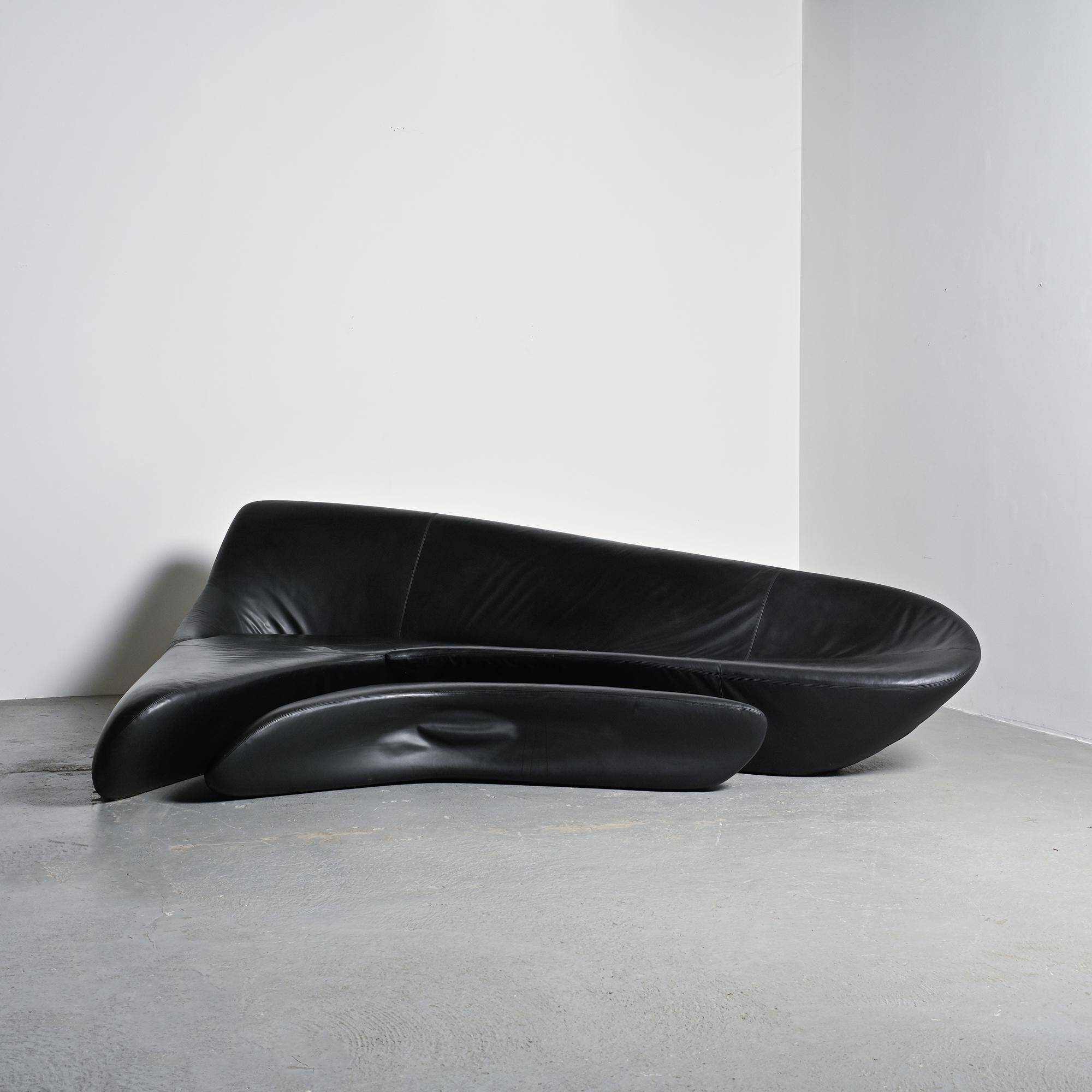 "Moon System" canapé in black leather, Zaha Hadid for B&B Italia, 2007