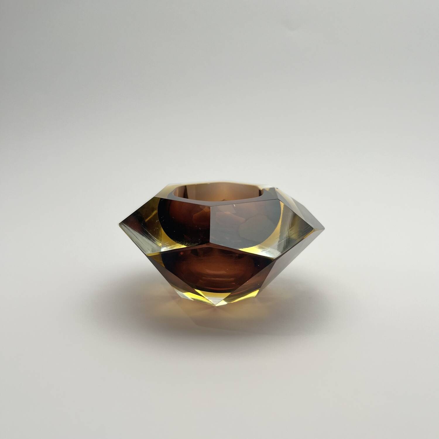 Cendrier en verre à facettes attribué à Seguso, Murano, Italie, années 1970