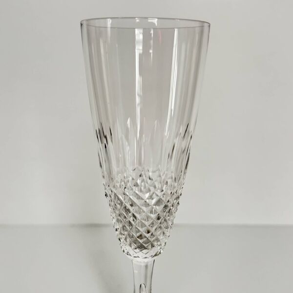 6 Flûtes à Champagne en Cristal Lalique   Modèle “Chinon”   Années 1960