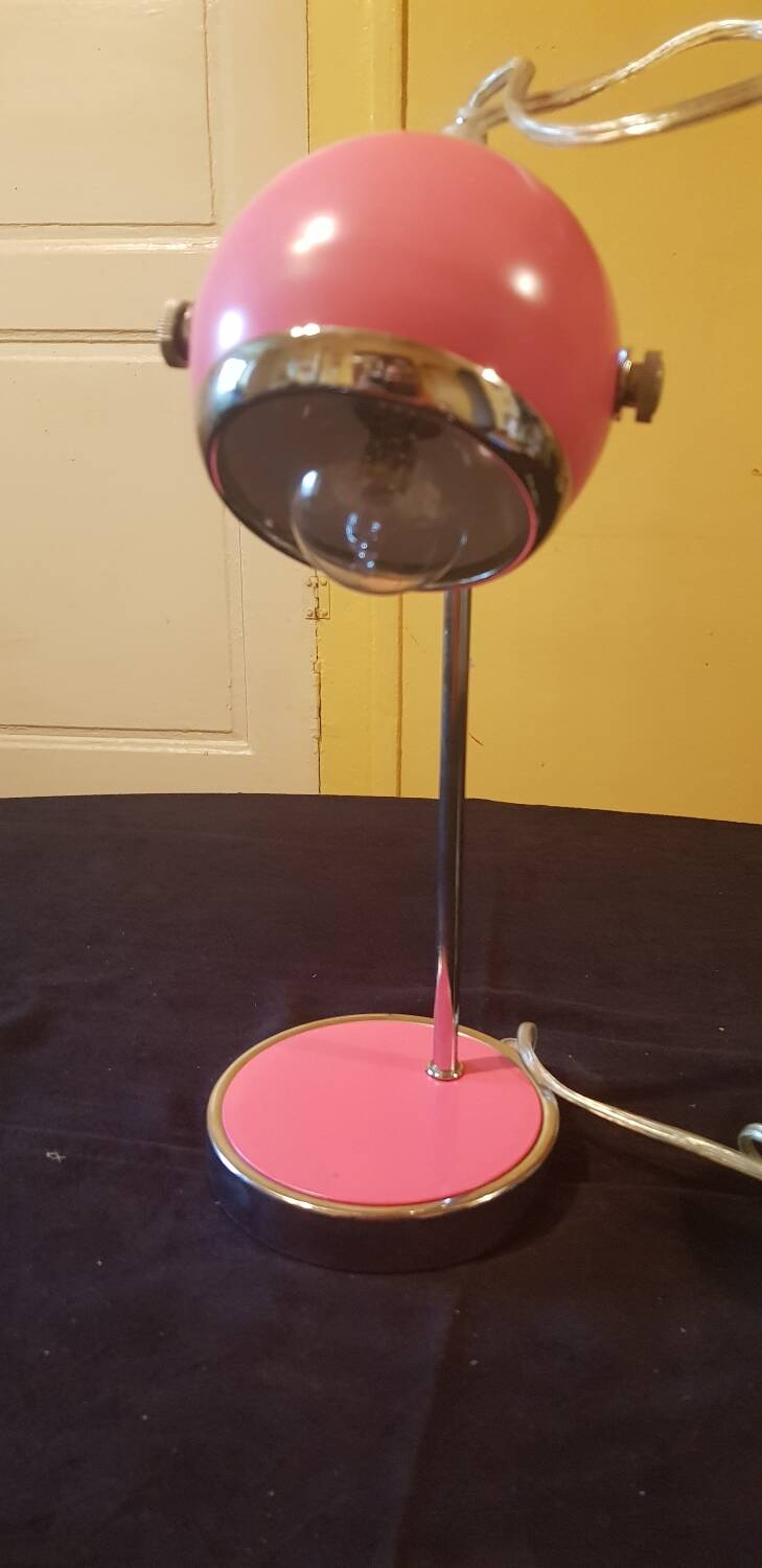 Pink desk lamp.