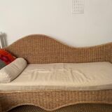 Indoor daybed with mattress with curves and braiding work