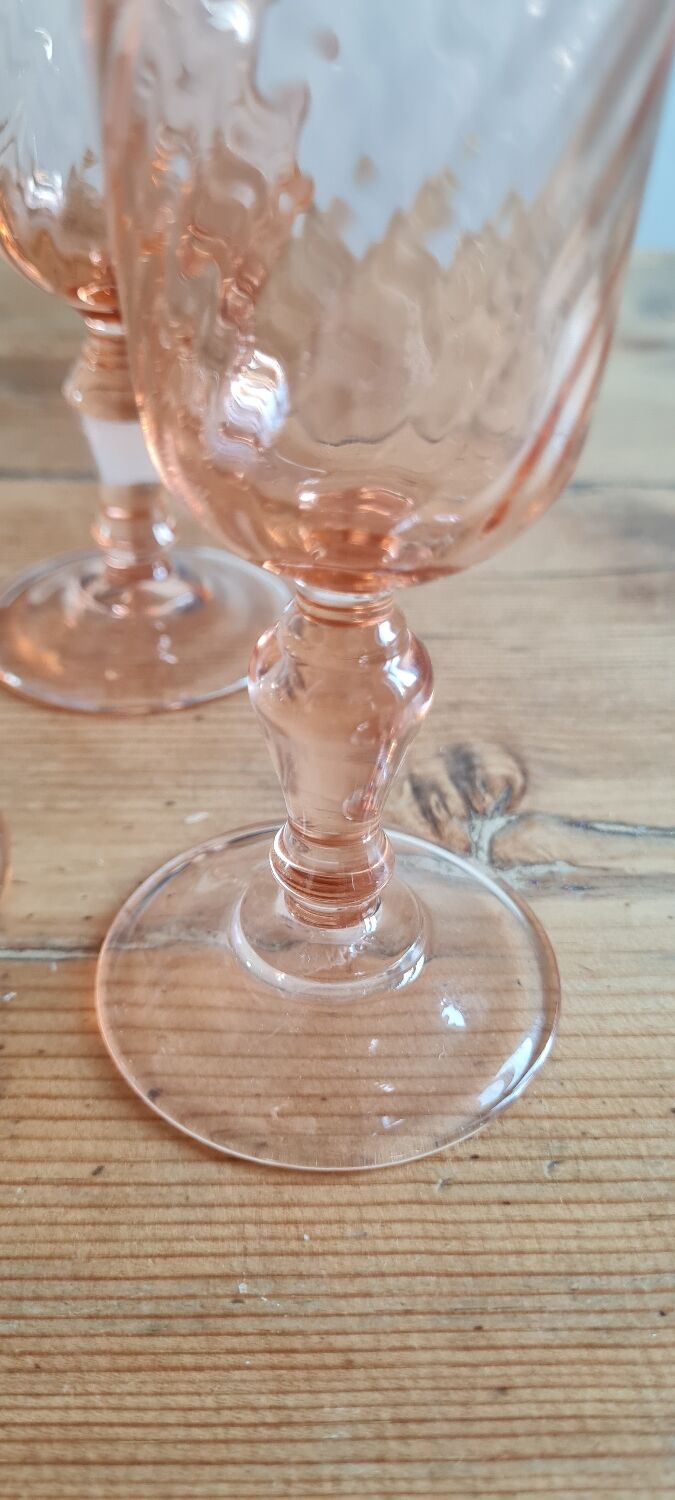 Service of 6 arcopal rosaline flutes