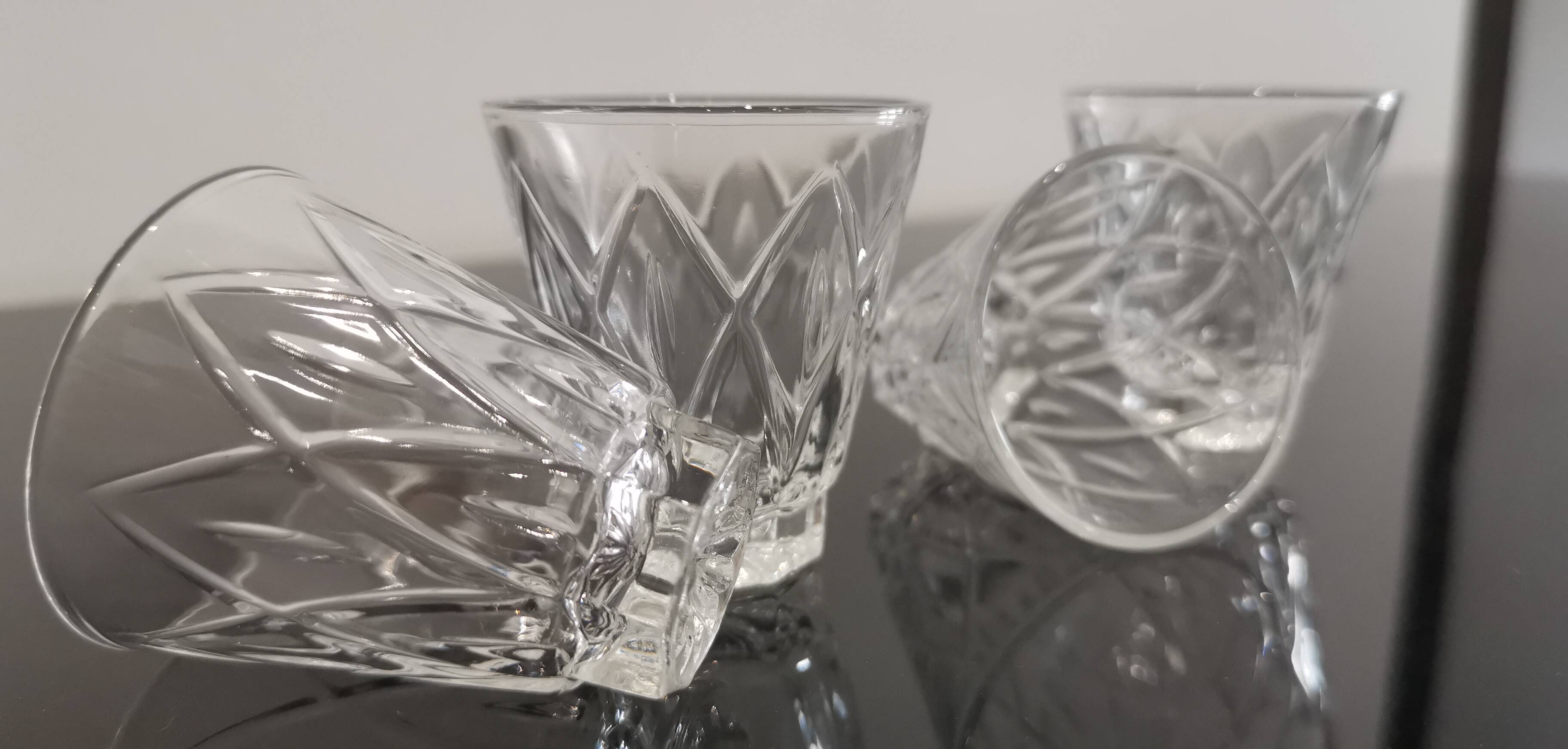 Set of 4 digestive glasses in vintage Shell chiseled crystal