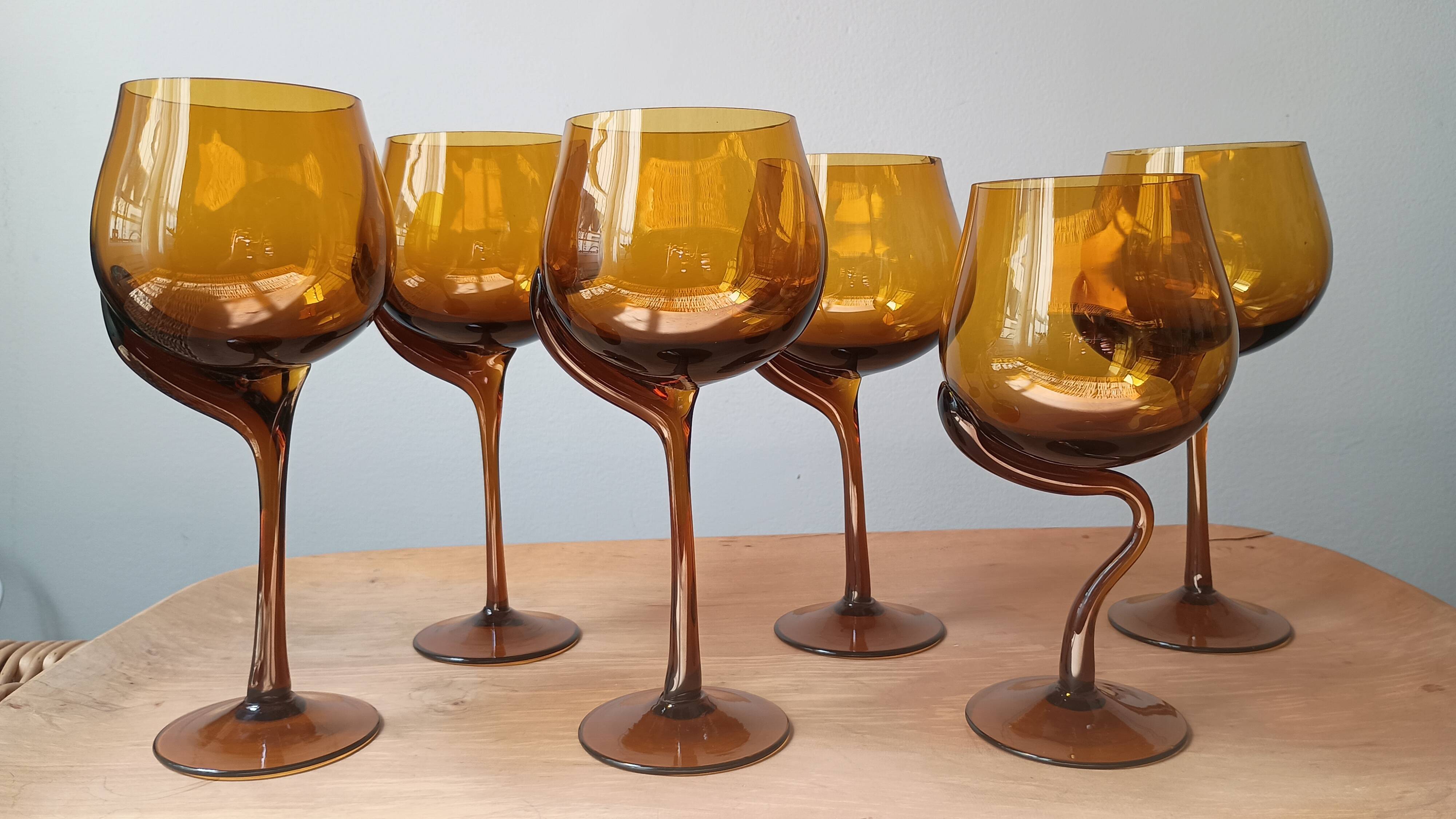 Verres à pieds design vintage
