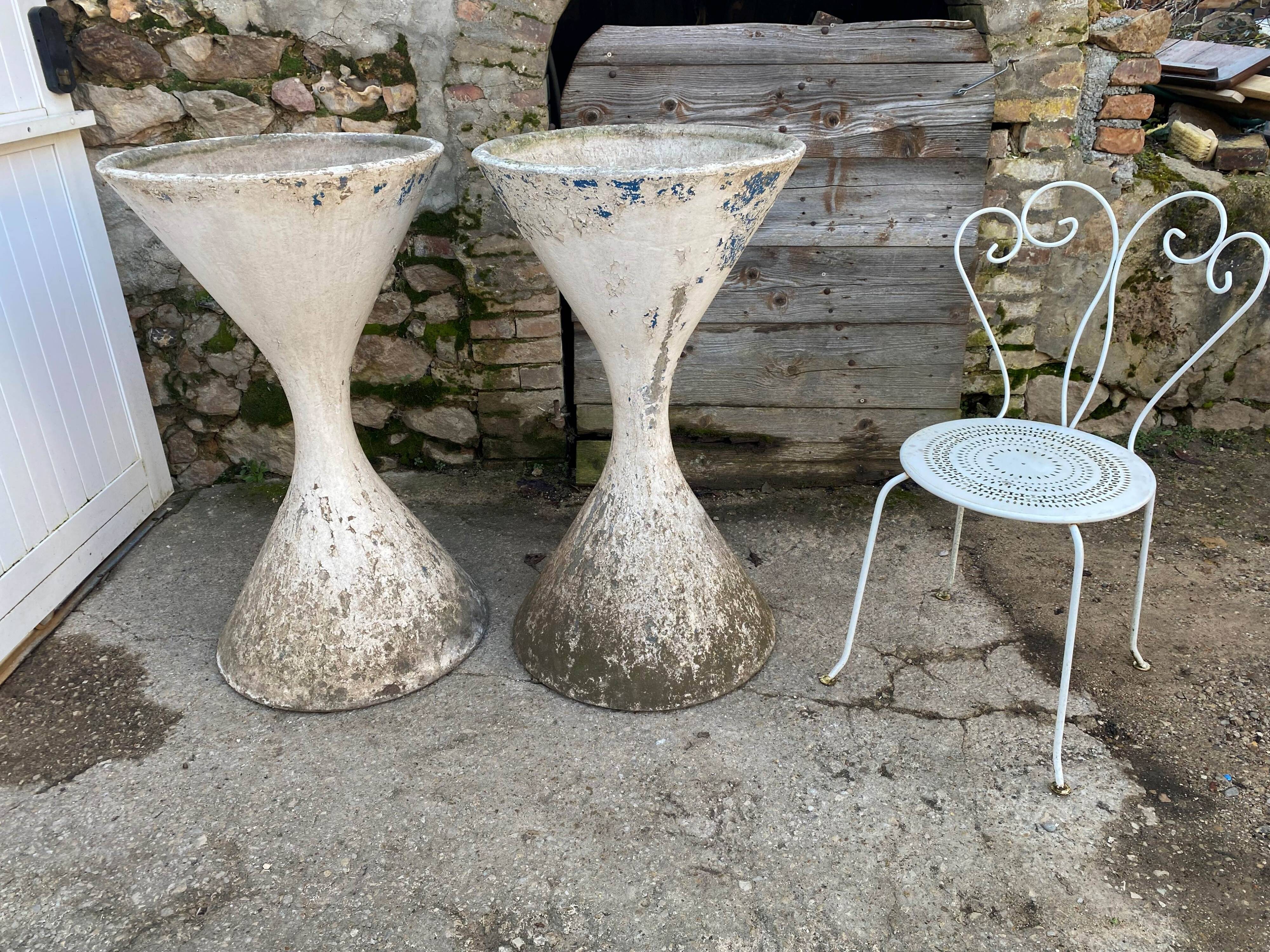 XXL diabolo planters fibreglass Willy Ghul & Anton Bee Eternit