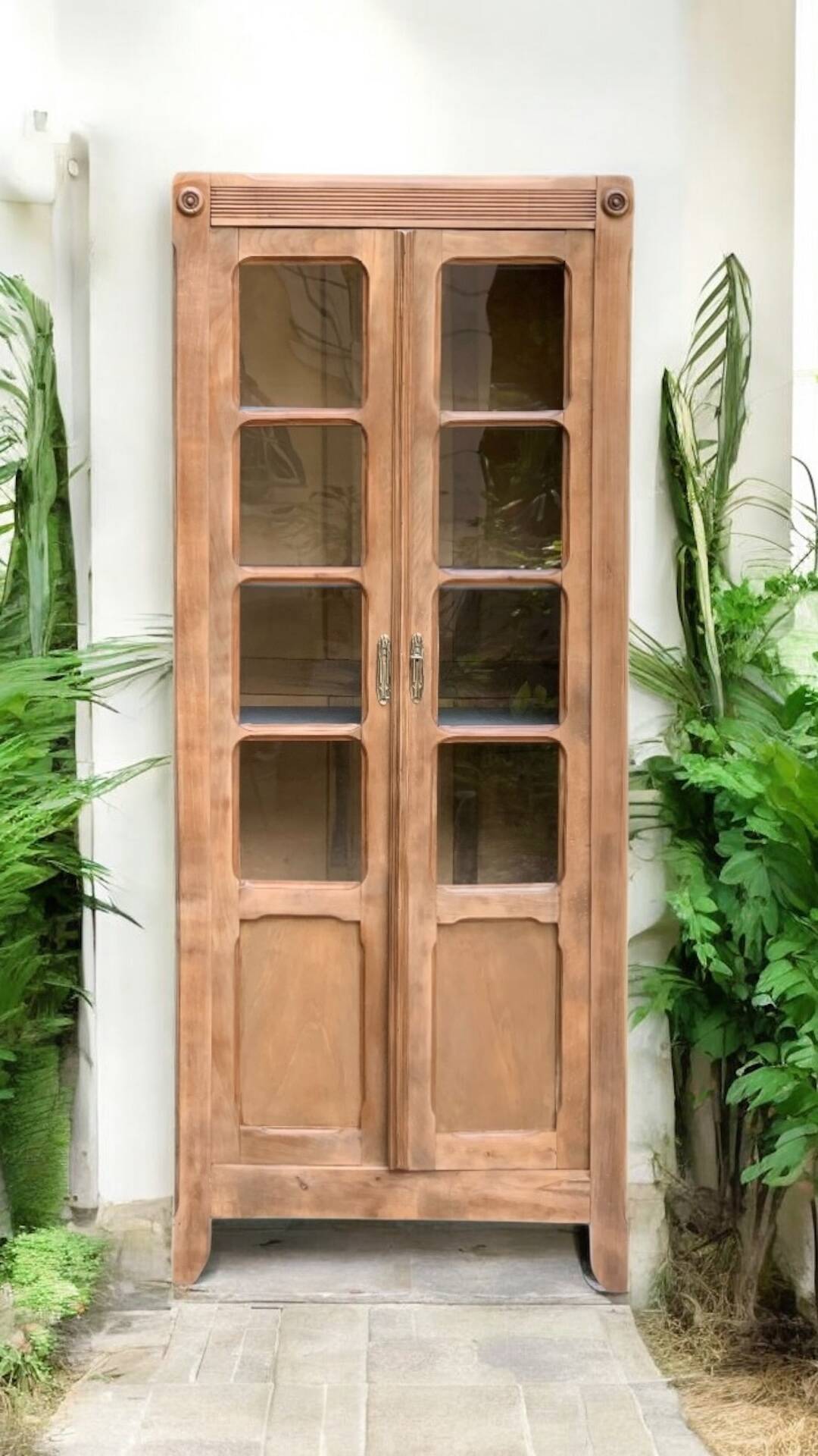 Armoire parisienne vitrée en bois brut, 1940