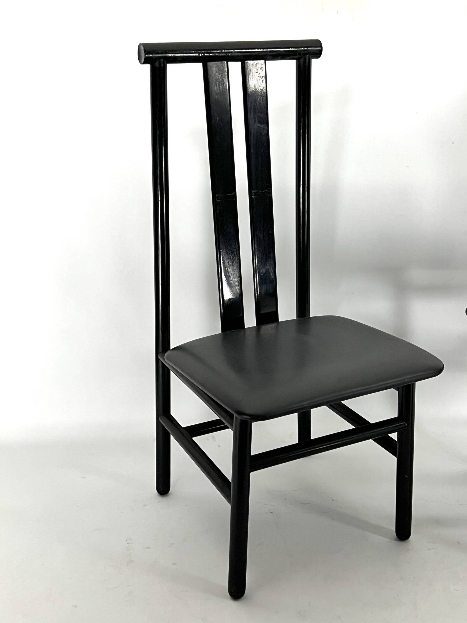 Mid-Century Set of four Zea dining chairs by Annig Sarian for T70. Italy 1980s
