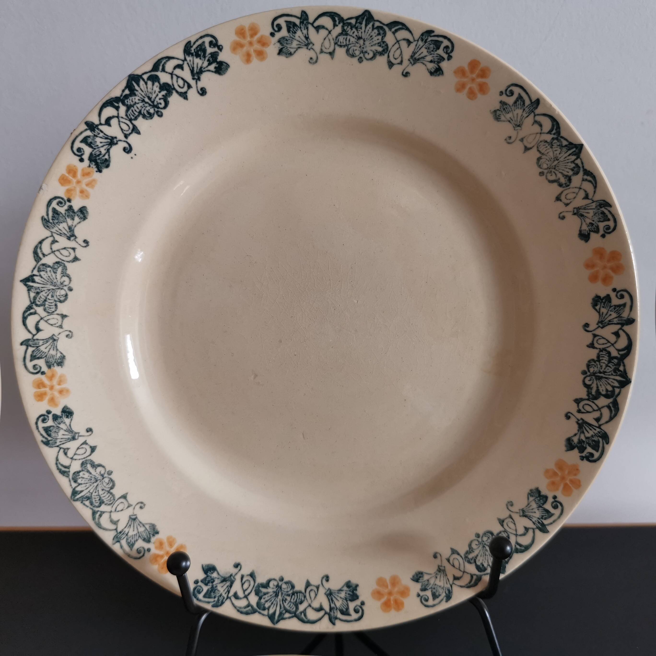 Set of 8 Moulin des Loups dessert plates