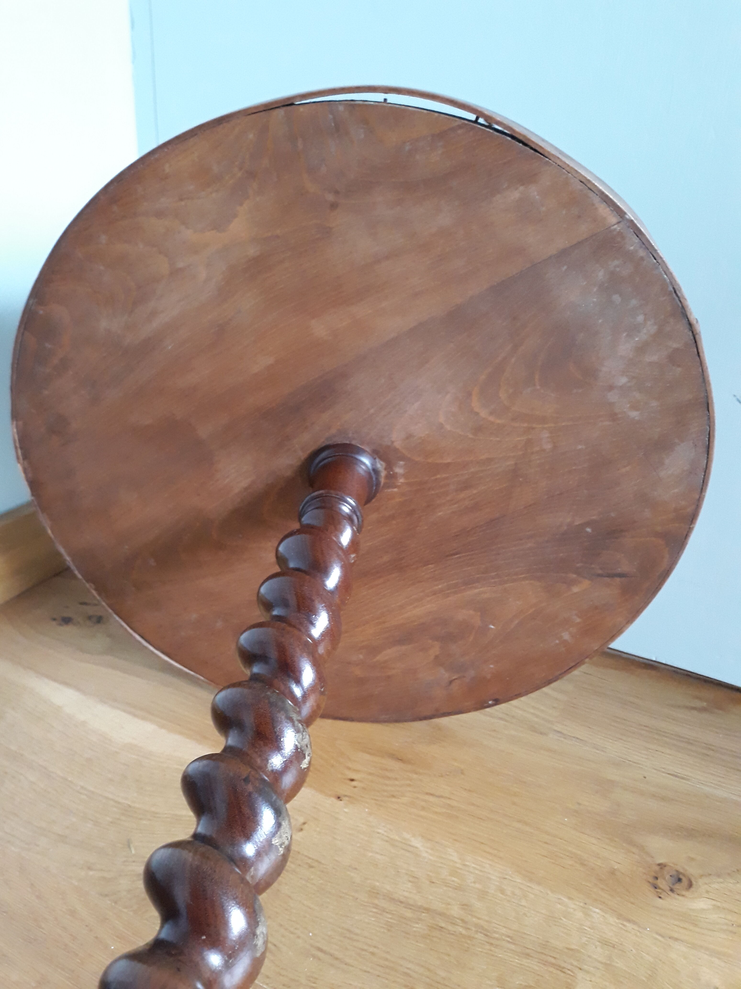 Solid wood side table with spiral base