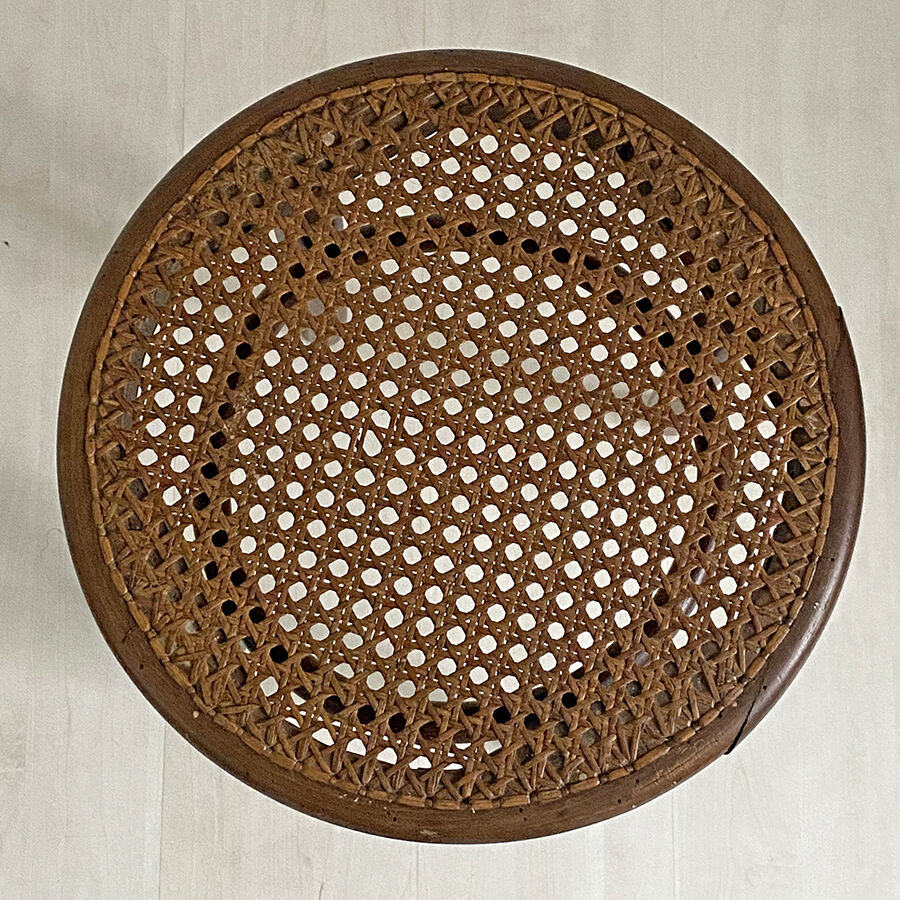 Thonet canine tabouret