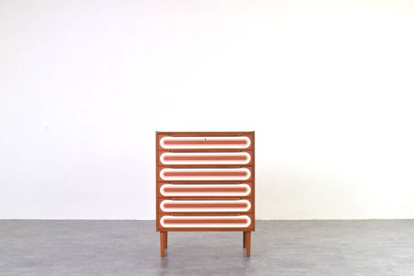 Commode en teck peinte à la main, style Op-Art des années 1960.