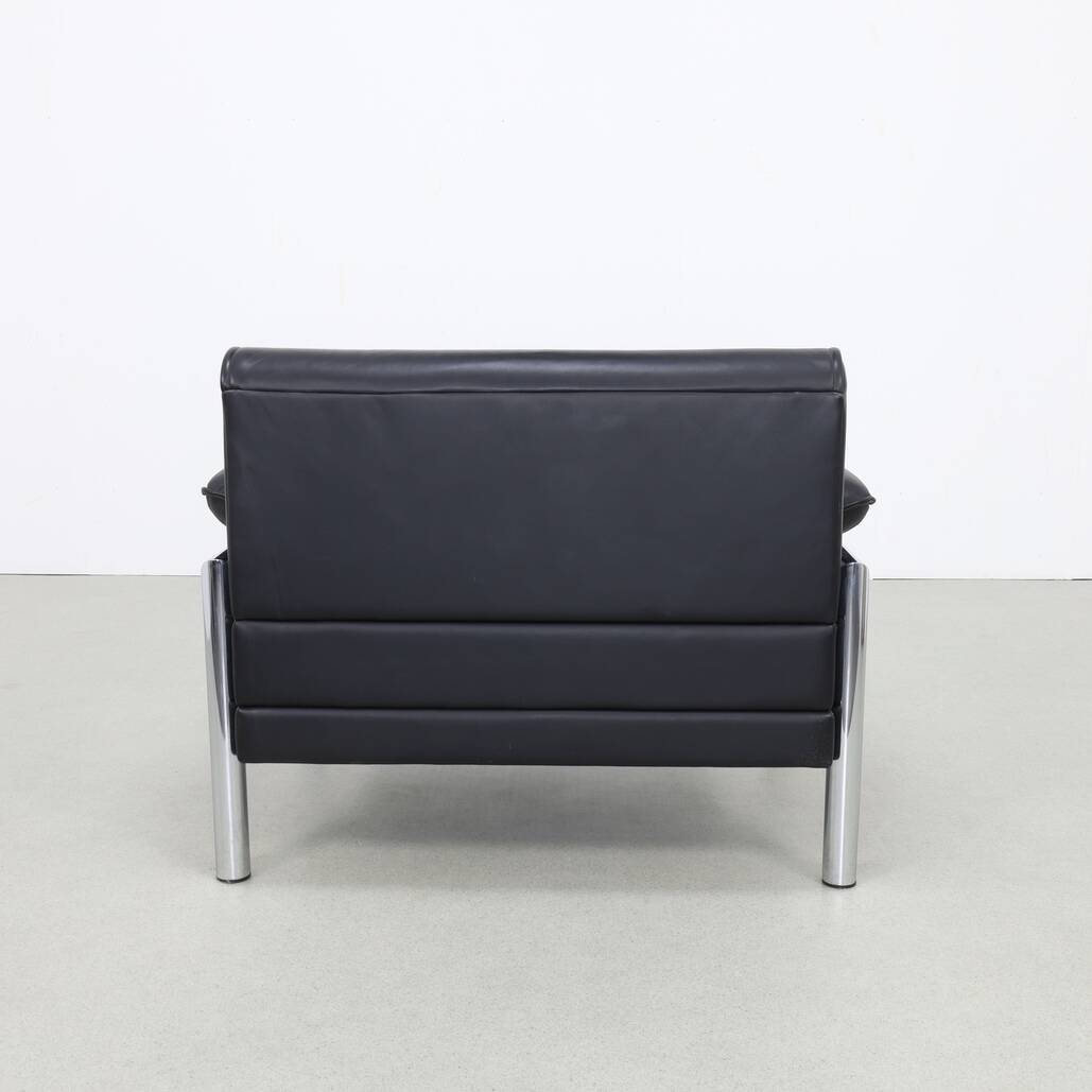 Fauteuil lounge postmoderne en cuir et chrome, années 1980