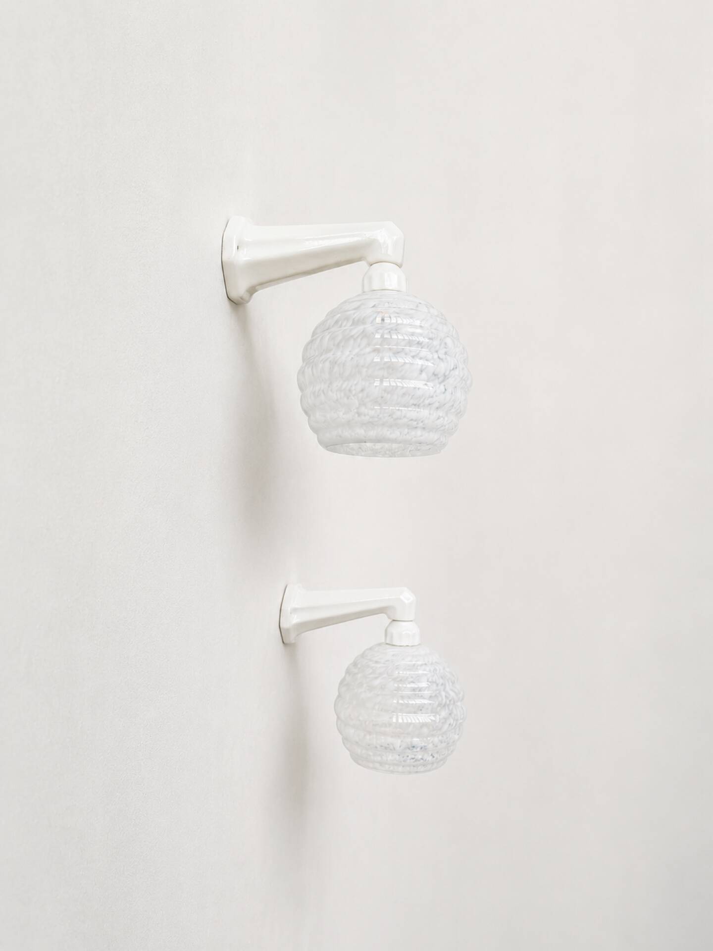 Pair of Art Deco wall lights in porcelain