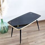 Table basse en verre aux pieds fuseaux