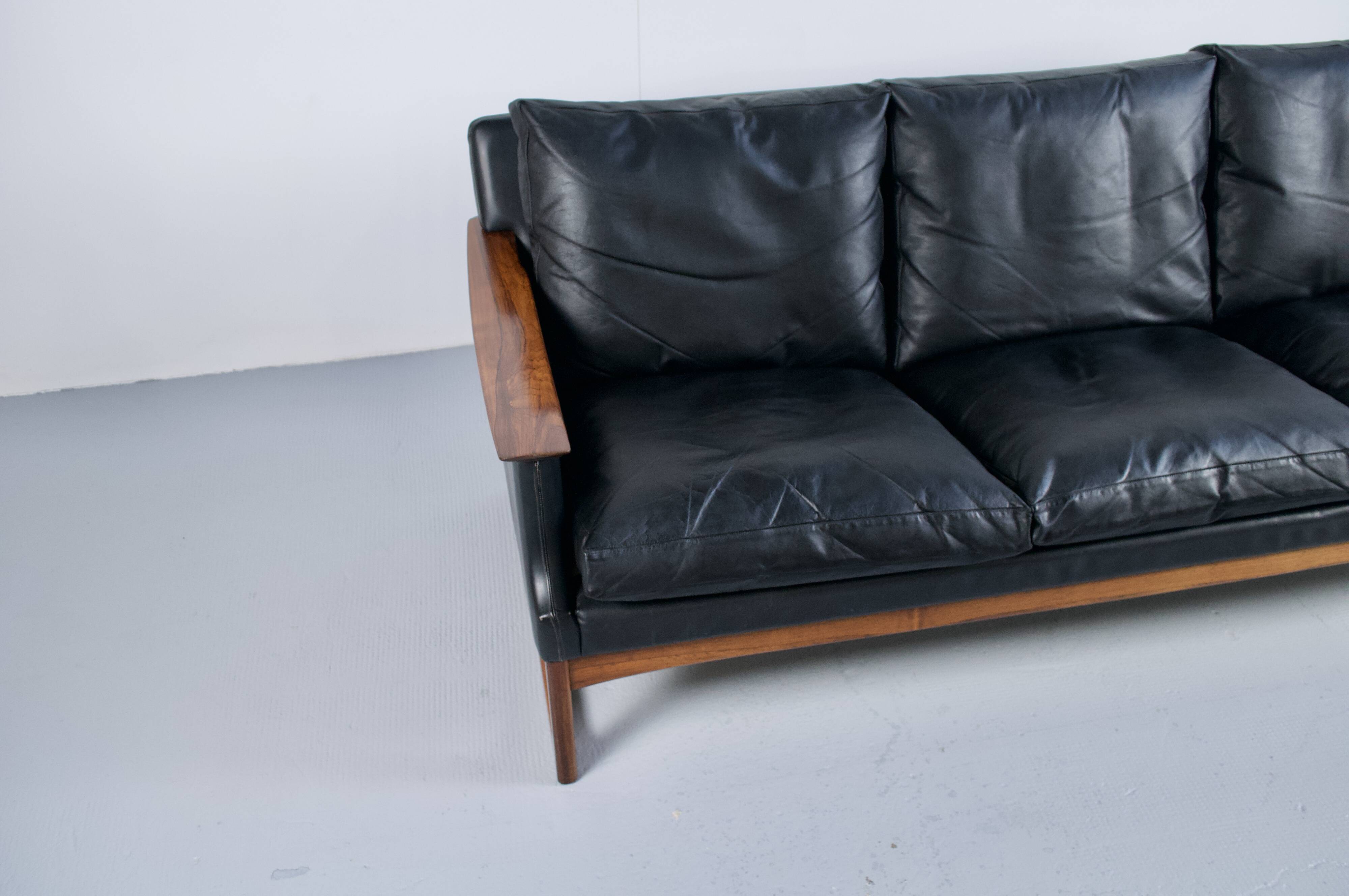 Scandinavian 3-seater sofa in leather and rosewood from the 60s
