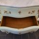 Commode de style Louis XV, galbée à 2 tiroirs