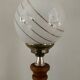 Lampe vintage des années 60-70 en bois et opaline