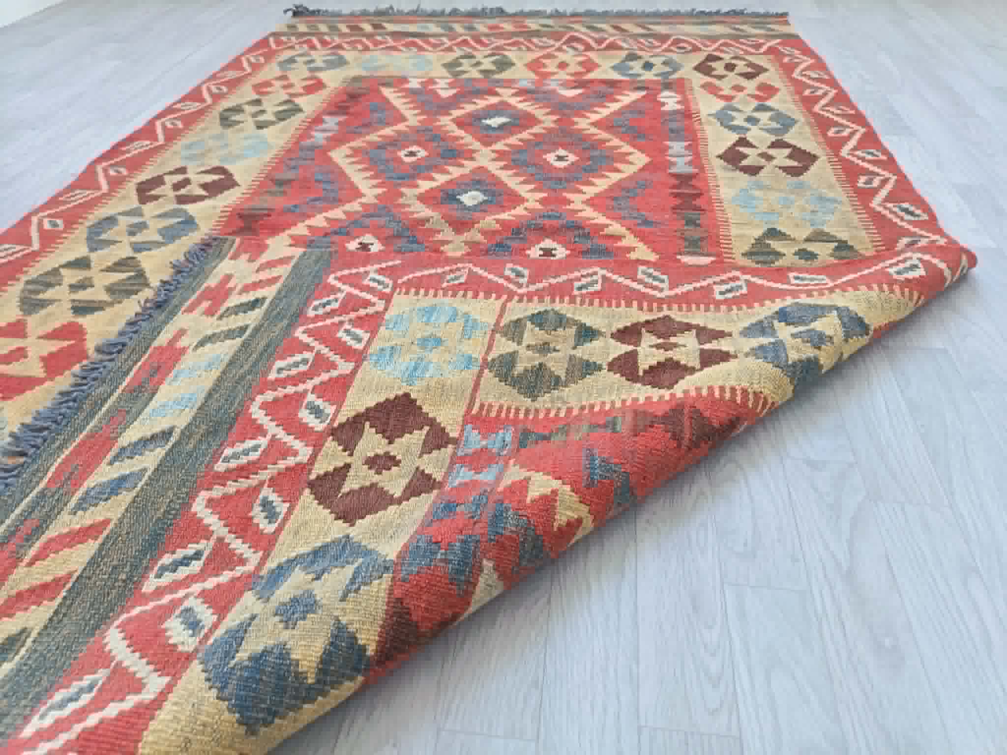 Handmade Persian Gashqaï carpet
