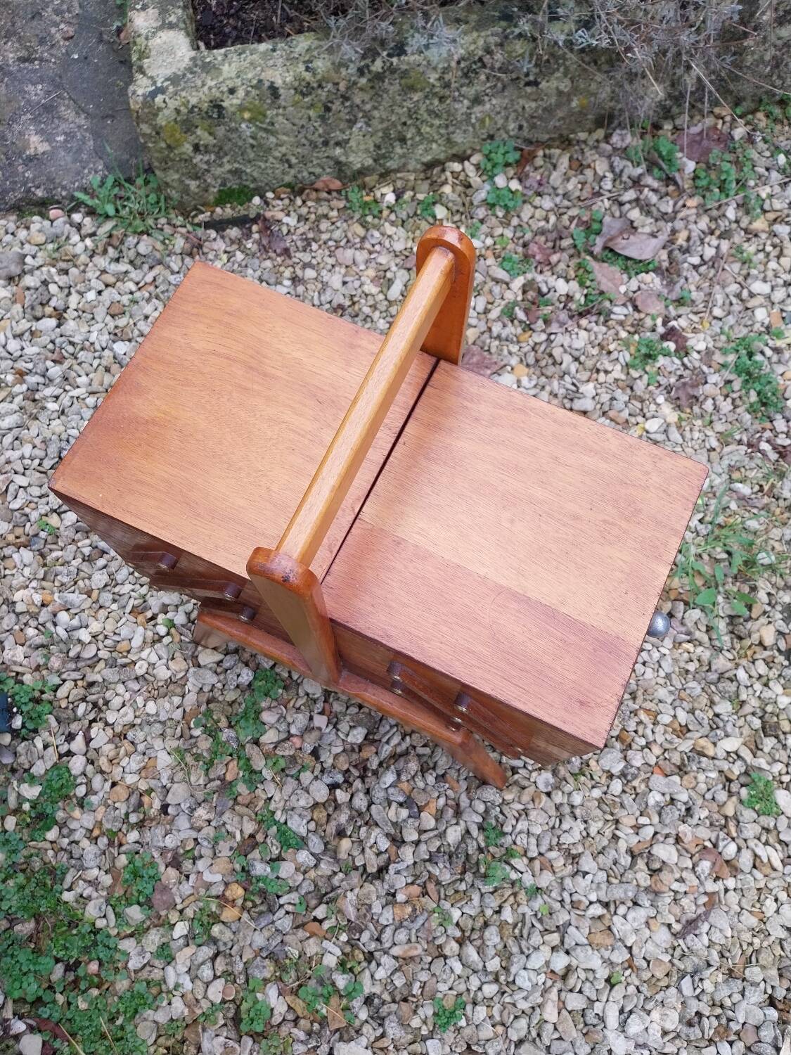 Compass feet sewing box