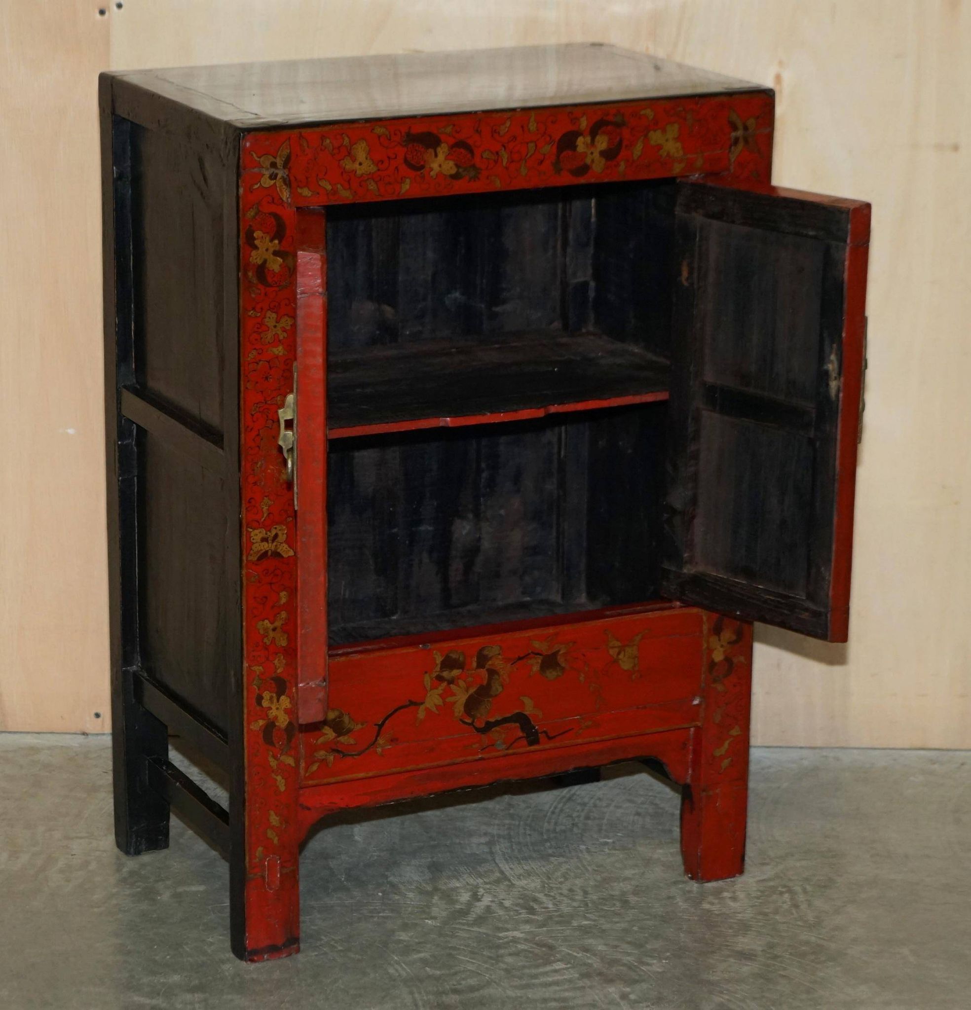 Armoirechinoise antique laquée à la main, grande armoire latérale