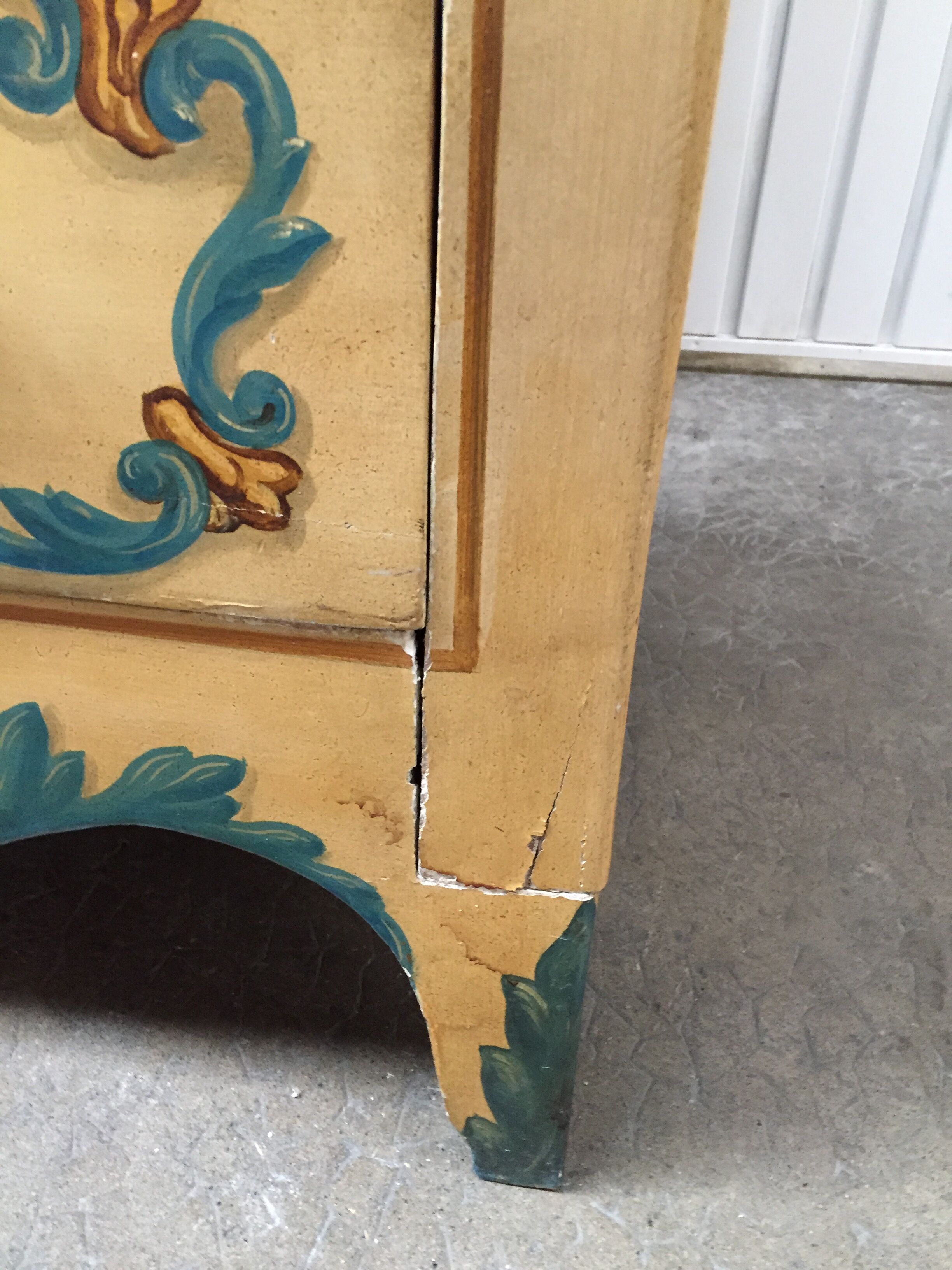 Venetian dresser 19 eme