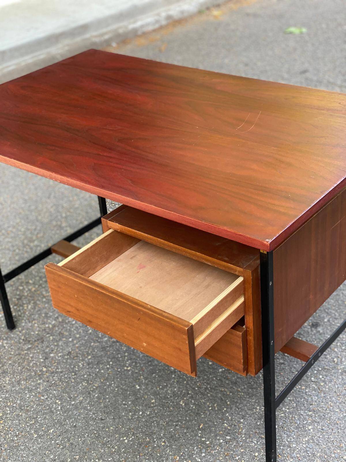 Bureau scandinave en bois et acier noir 1960 avec 2 tiroirs