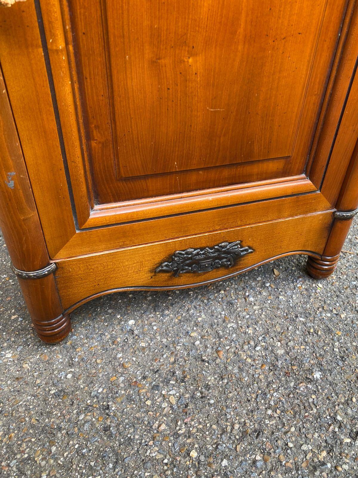 Commode, chevet en bois massif, 19ème siècle