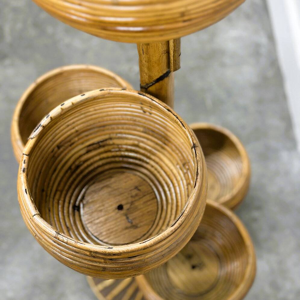 Support à plantes italien en bambou à plusieurs niveaux des années 1960, avec cinq coupes sculpturales.