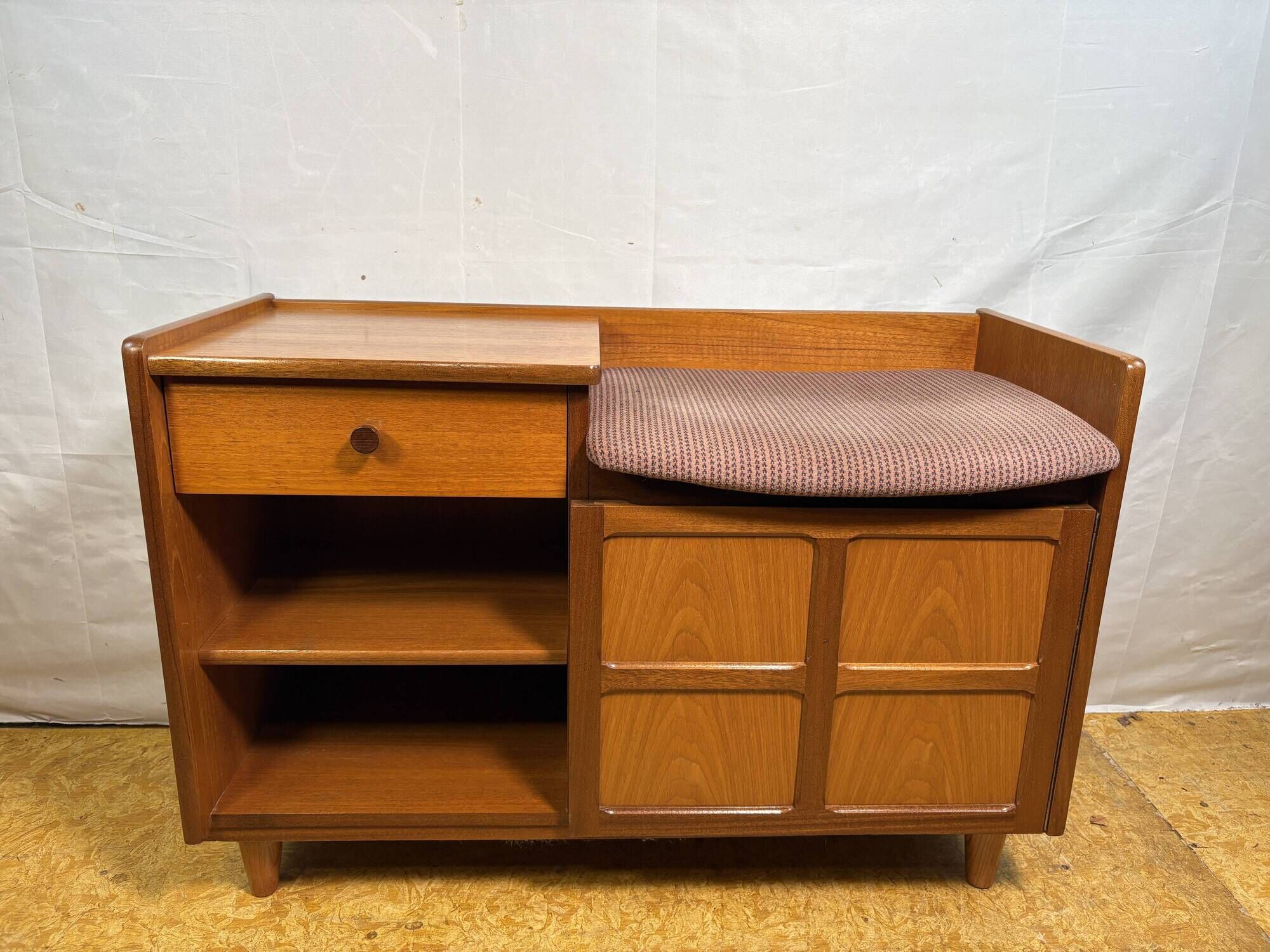 Mid-Century Retro Vintage Nathan Teak Telephone Seat – 1960s–1970s Stylish